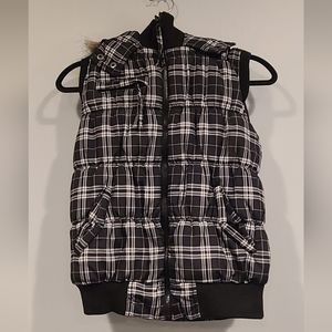 Junior Plaid Puffer Sleeveless Jacket with Faux Fur Hoodie size Large